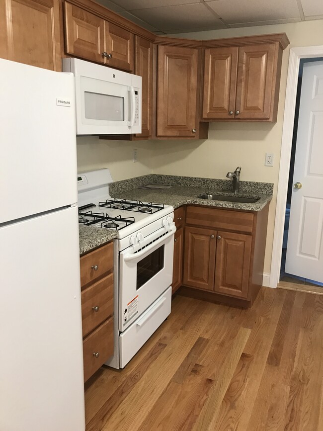 Building Photo - 805 Merrimack St