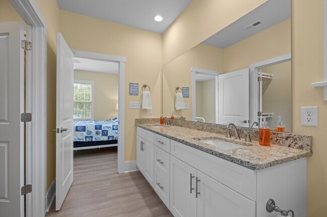 Building Photo - 5603 Sound Dr