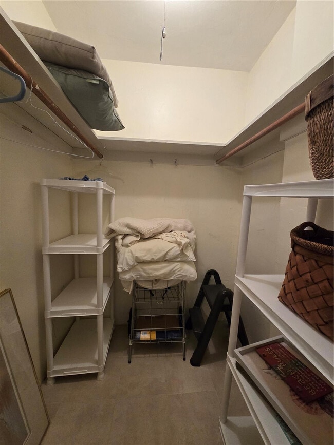 Building Photo - 1161 Hillsboro Mile