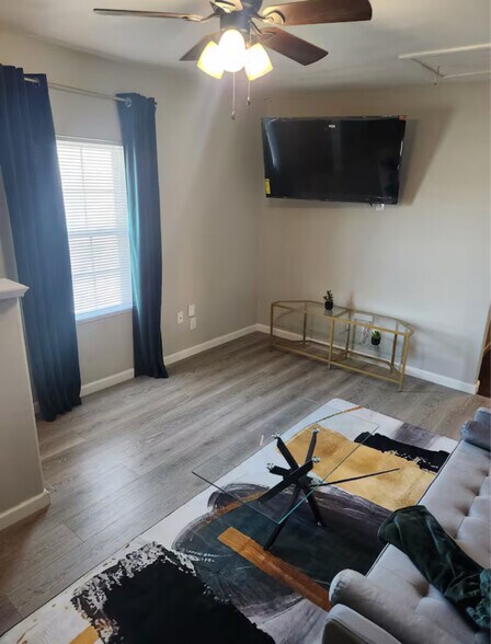 Building Photo - 1334 W Ridgewood Ct