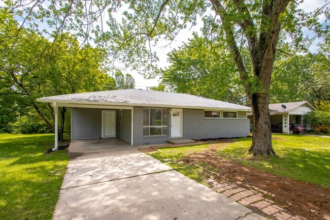 Building Photo - 119 Poinsetta Dr