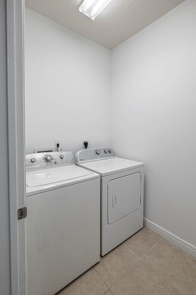 Building Photo - 7651 NW 88 Terrace