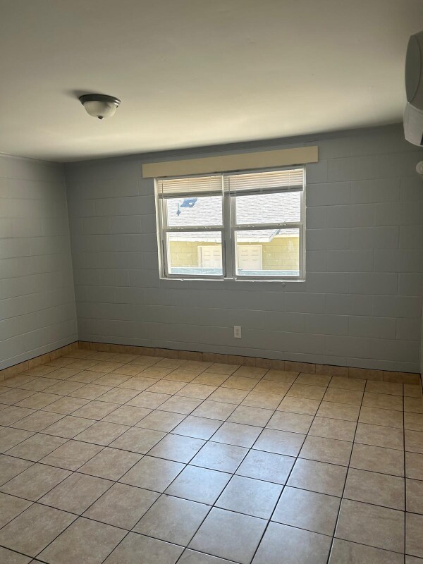 Building Photo - 2451 Gervais St