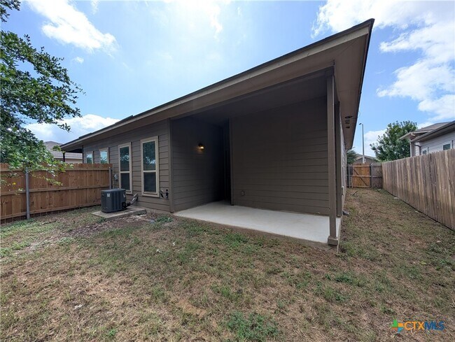 Building Photo - 2237 Avery Village