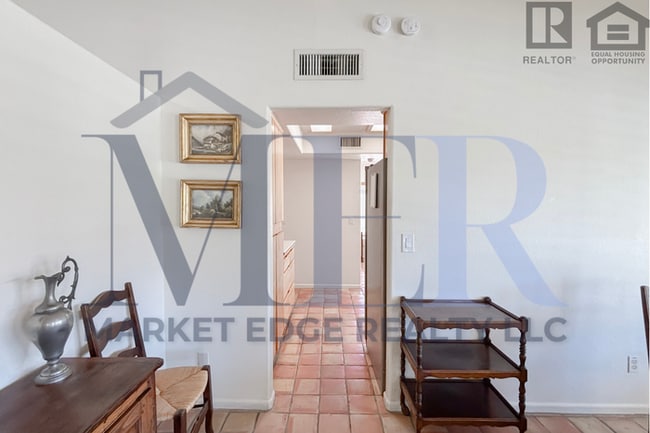 Building Photo - 3Bed/2Bath Furnished Home w/Stunning Backy...