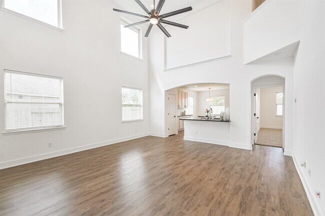 Building Photo - 15203 Lake Powell Dr