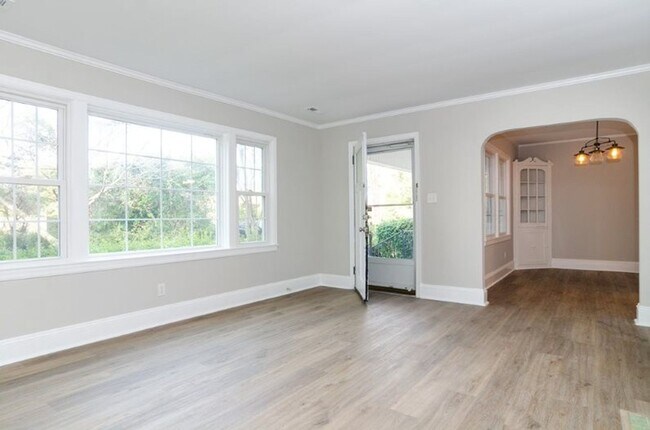 Building Photo - 229 Lullwater Dr