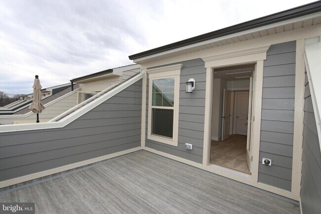 Building Photo - 9 Morrison Dr