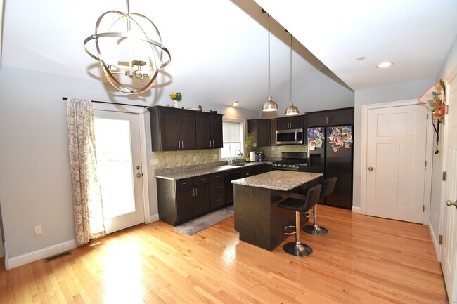 Building Photo - 111 Old Village Cir