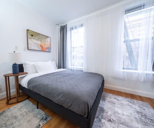 Building Photo - 302 E 104th St