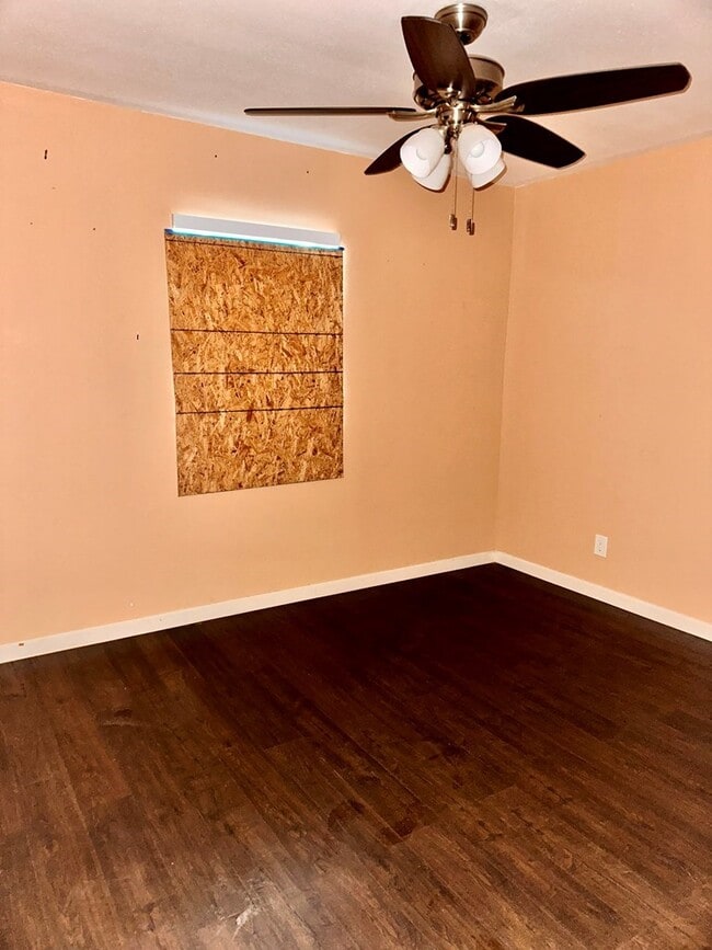 Building Photo - 2621 N Vega Ave