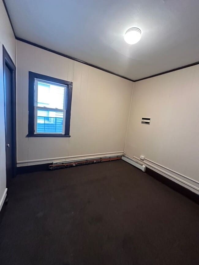 Building Photo - 42 Child St