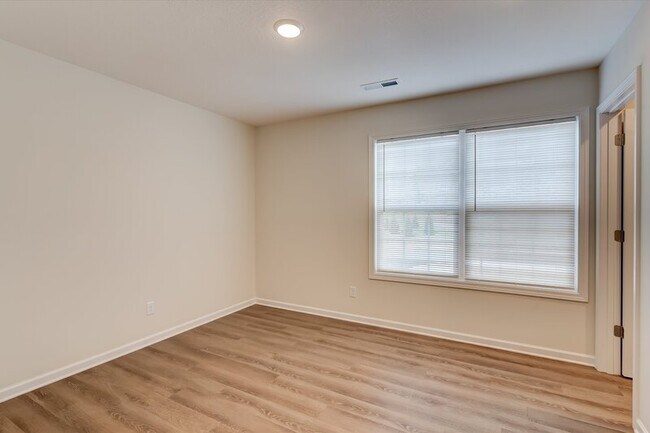 Building Photo - 2807 Cruze Dr