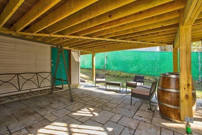 Building Photo - 16 Knoll Rd