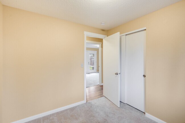 Building Photo - Charming 3 bed, 2 bath rental home in Milwaukie!