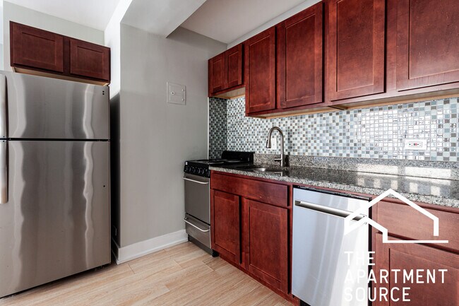 Primary Photo - 445 W Wellington Ave
