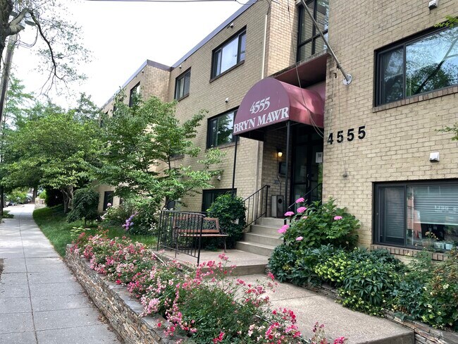 Front entranceway along MacArthur Blvd - 4555 MacArthur Blvd NW