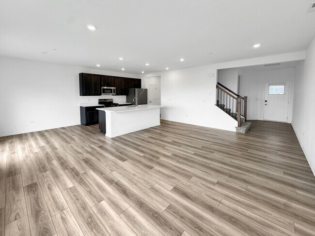 Building Photo - 1135 White Oak Cir