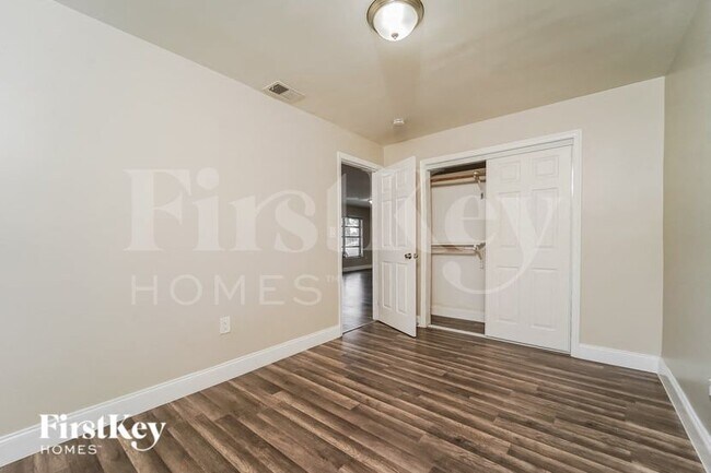 Building Photo - 2419 NW 87th Ln