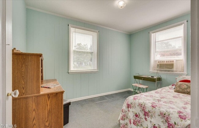 Building Photo - 2 bedroom  1 Bath Brick  home