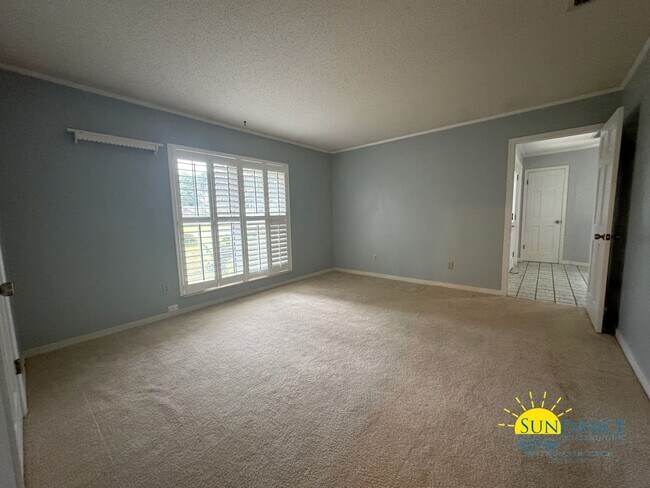 Building Photo - Stunning 3 Bedroom Home in Shalimar with In-ground Pool!