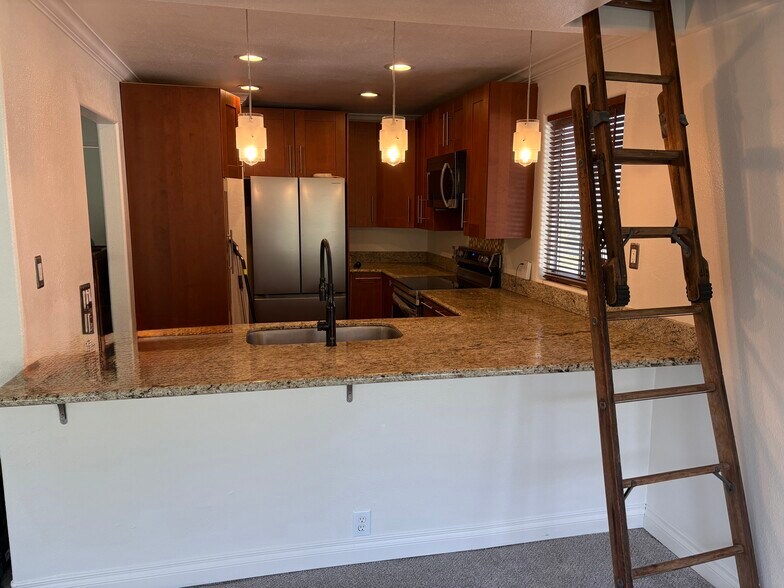 Kitchen - 930 Via Mil Cumbres