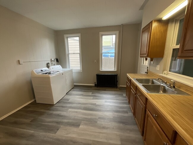 Building Photo - 415 N Pitt St