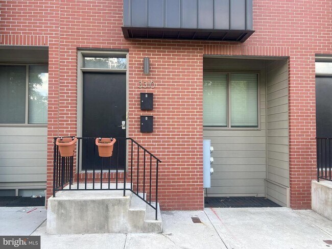 Primary Photo - 3310 Mantua Ave
