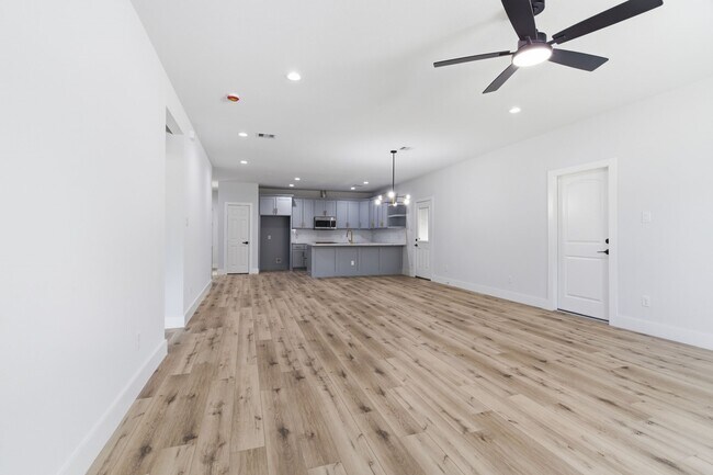 Building Photo - 7040 Kinney St