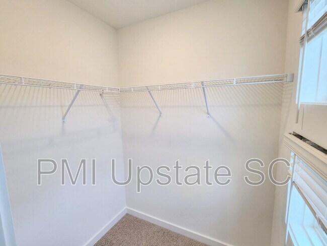 Building Photo - 1283 Westgate Vlg Dr