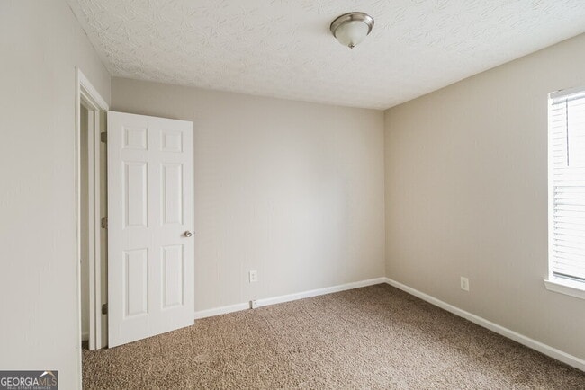 Building Photo - 451 Springbottom Ct SE
