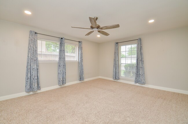 Building Photo - 2019 Briarlee Dr