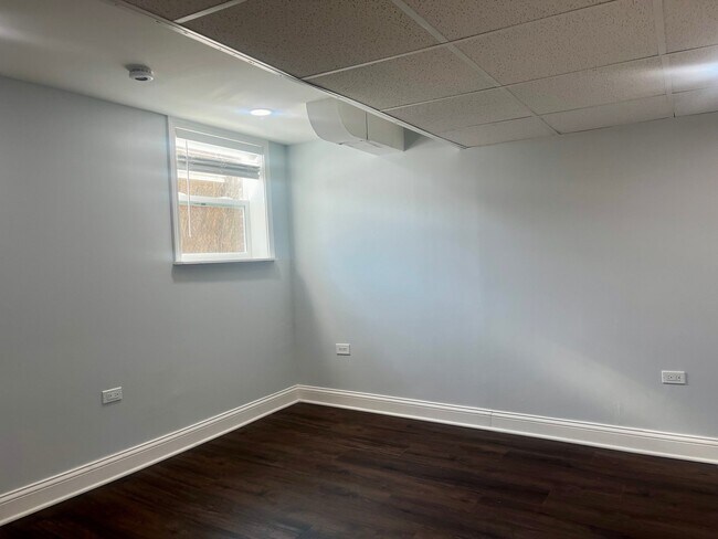 Building Photo - 6522 Spaulding Ave