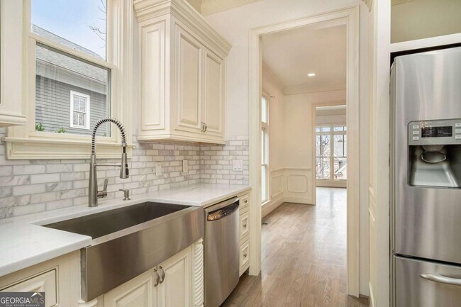 Building Photo - 208 Clarion Ave