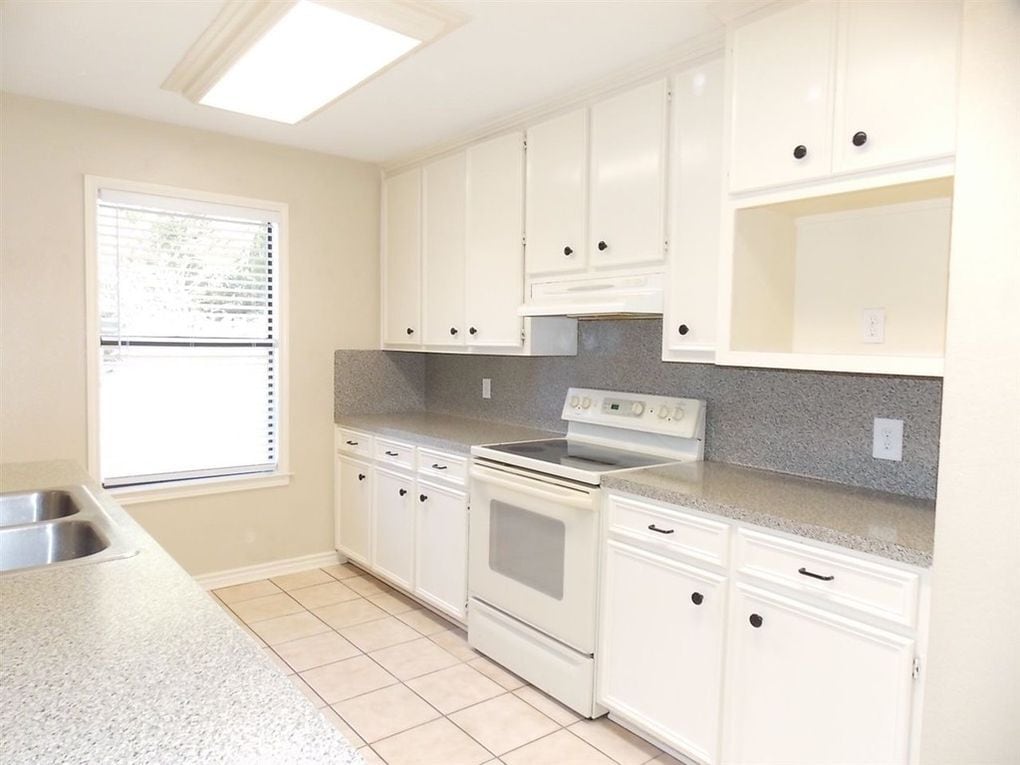 Building Photo - 9280 Manion Dr.