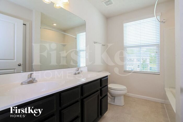 Building Photo - 1500 Winwood Dr