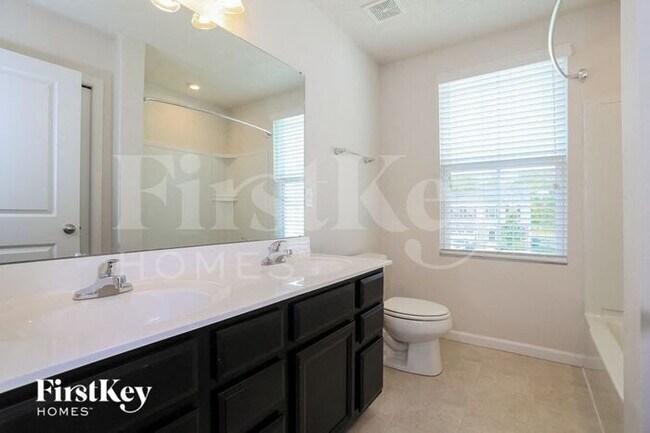 Building Photo - 1500 Winwood Dr