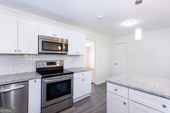 Building Photo - 6551 Bussell Way