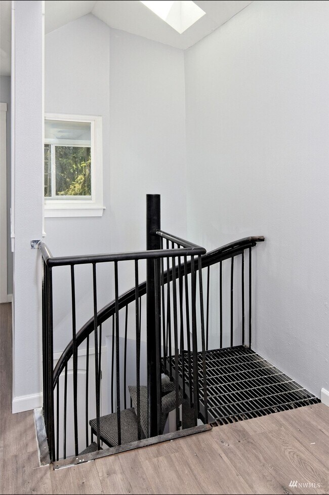 Building Photo - 31 E Peyton Pl