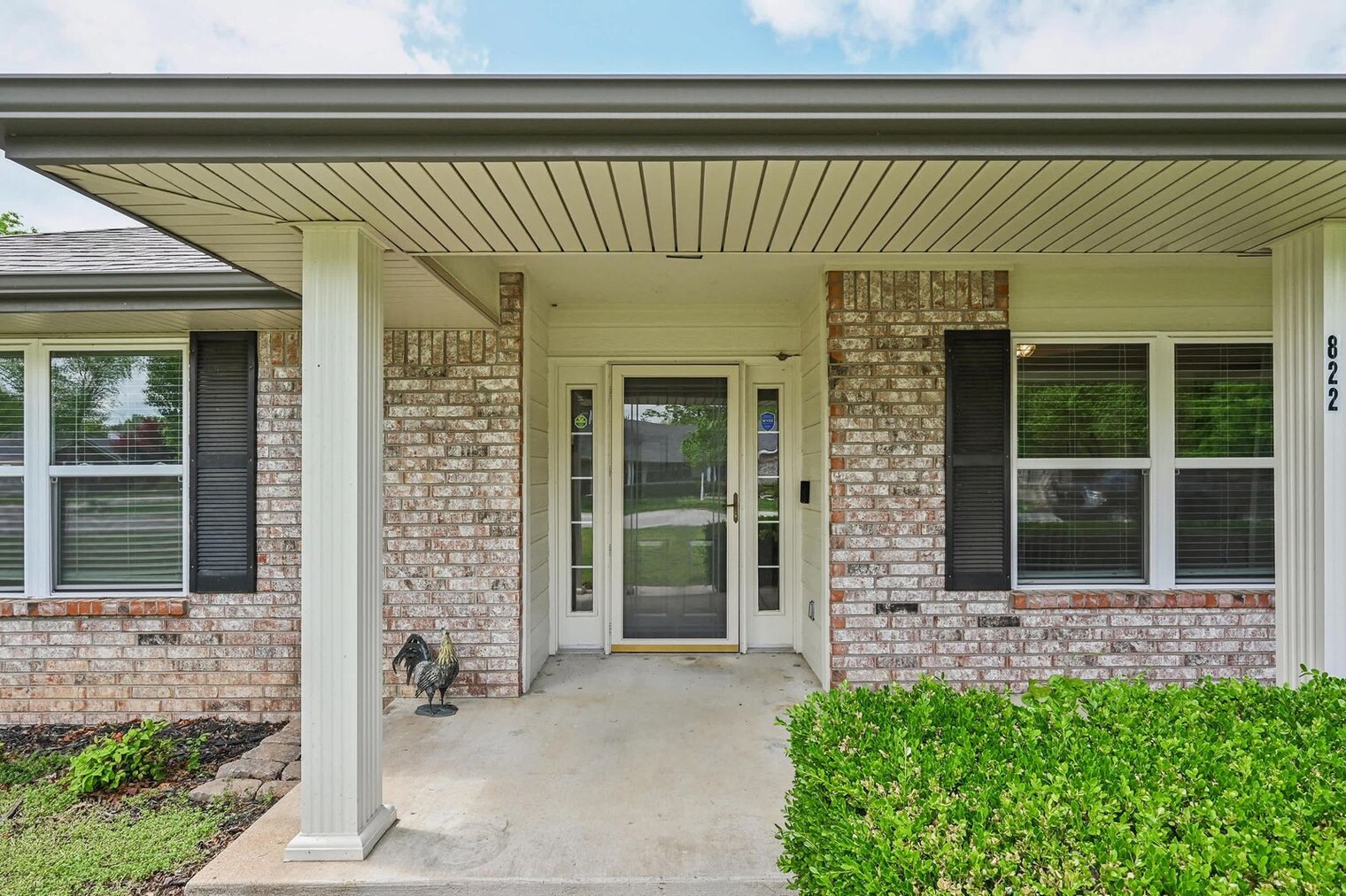 Building Photo - 822 Chatsworth Dr
