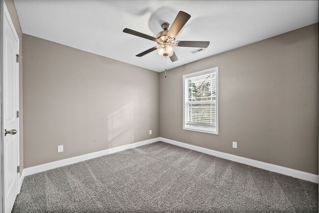 Building Photo - Pet Friendly Three Bedroom with Bonus!