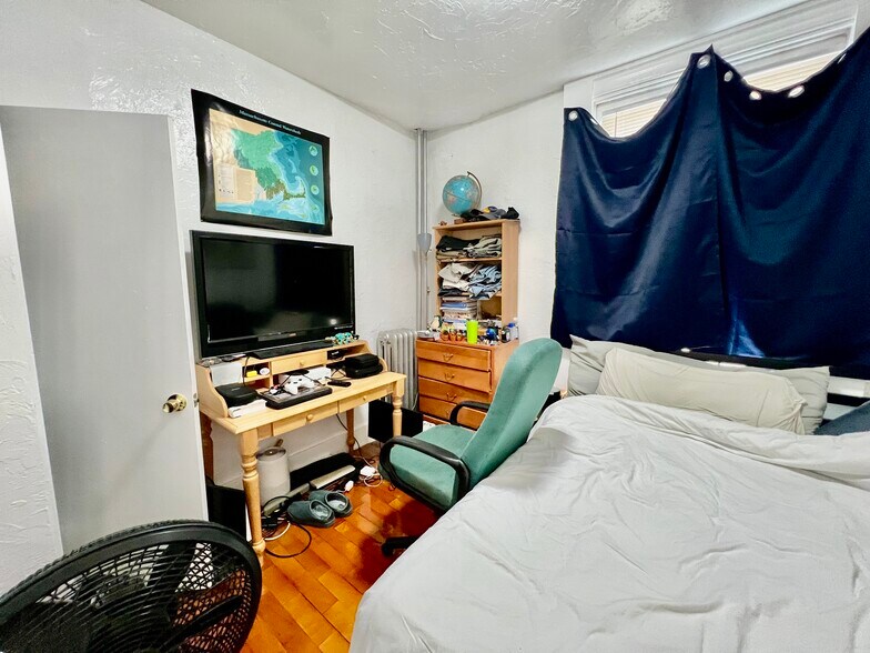Building Photo - 4 Adella Pl
