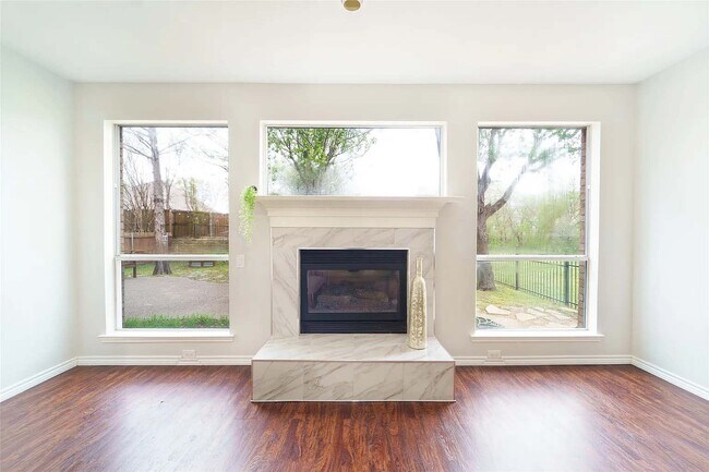 Building Photo - 2813 Ariel Cv