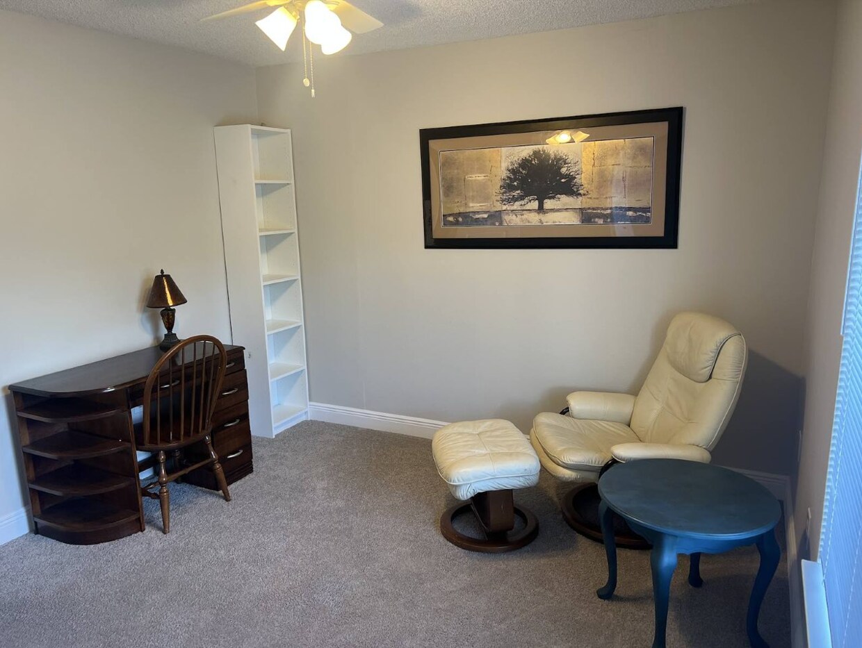 Building Photo - 1258 Pine Ridge Cir W