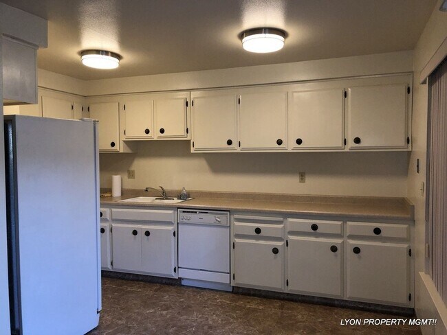 Building Photo - 136 Touchstone Pl
