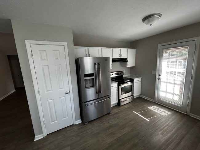 Building Photo - Nice ranch 3/2 with garage in Lavergne, Tn Just renovated