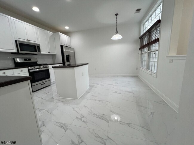 Building Photo - 311 Kensington Ln