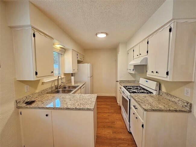 Building Photo - 8005 Creekmere Ln