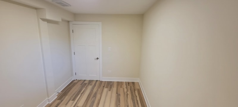 Building Photo - 6119 N Wolcott Ave