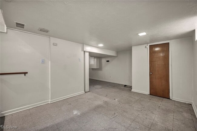 Building Photo - 10213 Dove Ave